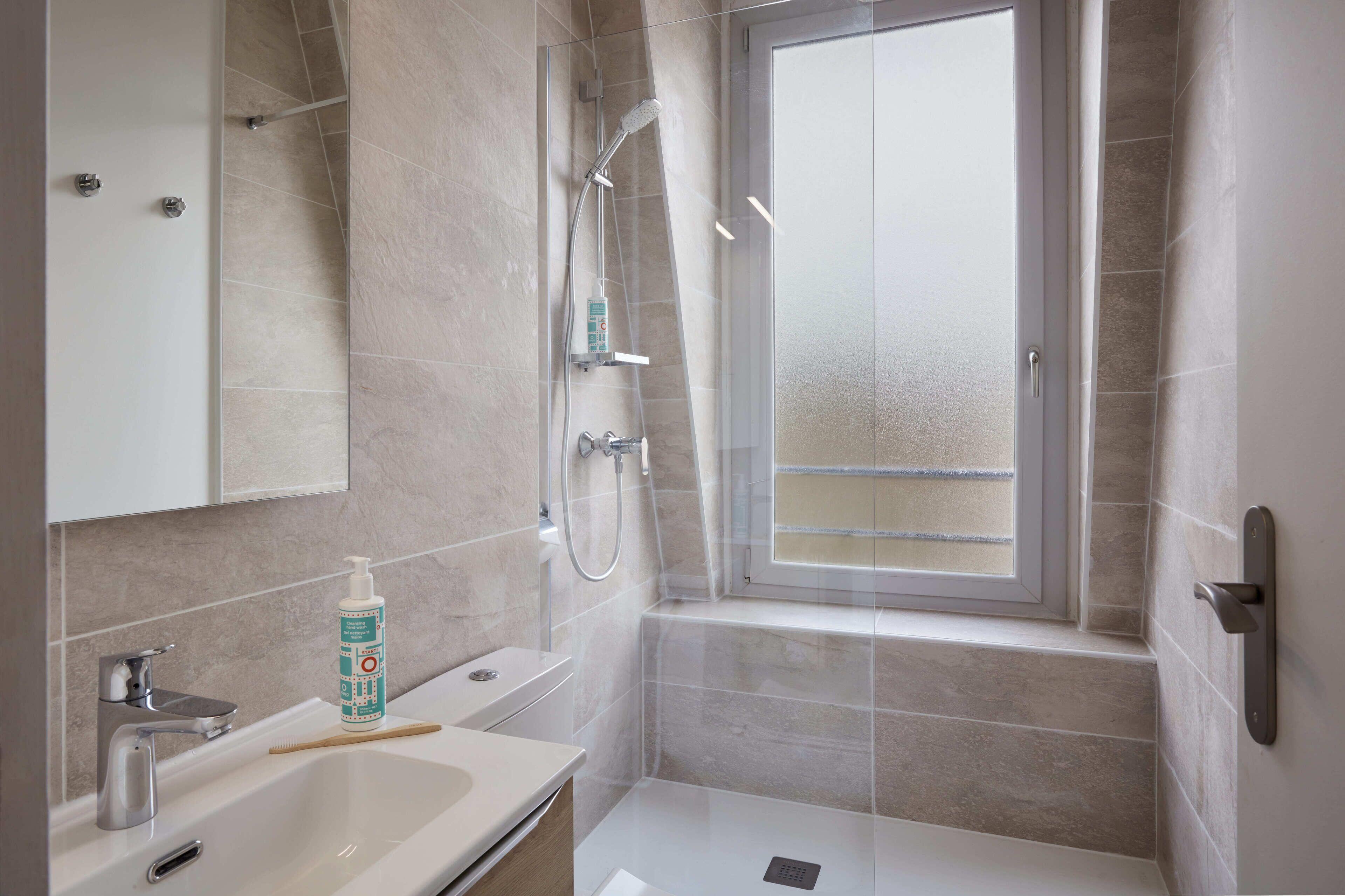 Adagio Access Philippe Auguste 2*