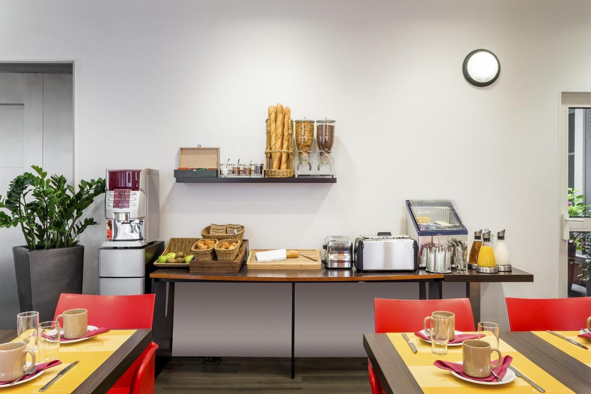 Adagio Access Philippe Auguste Paris